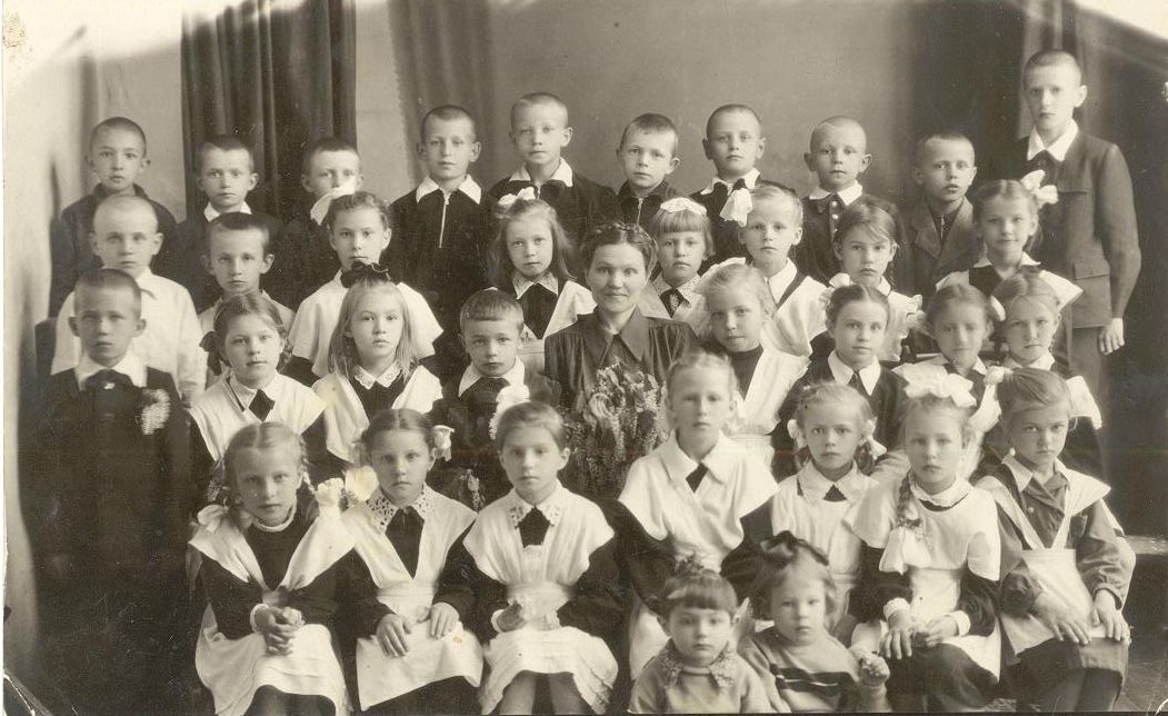1956 май 1 кл. фото Измаденова школа 16 Кемерово