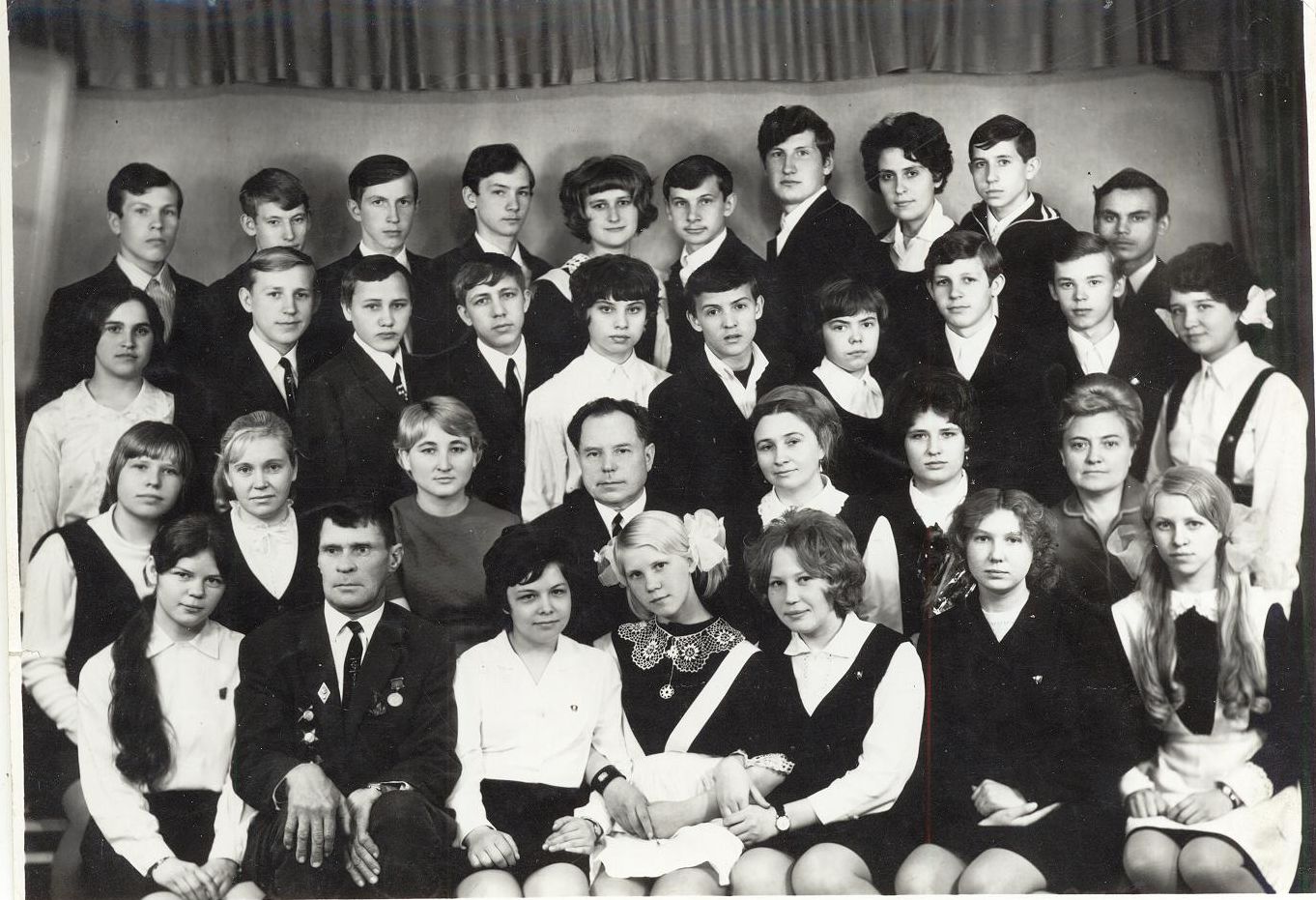 1972 год 10 Б кл УЧИТЕЛЬ АКИМОВ М.Р школа 16 Кемерово